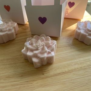 🌹R O S E - Organic Handmade Oatmeal & Peppermint Soap 🌹